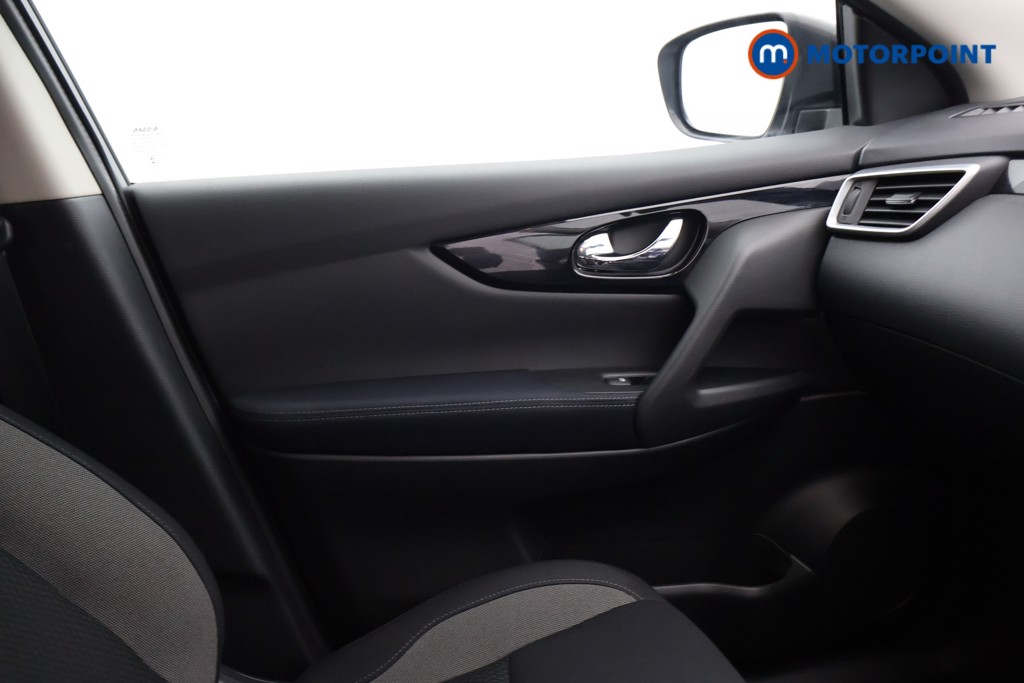 Nissan Qashqai Acenta Premium Automatic Petrol SUV - Stock Number (1589463) - 9th supplementary image