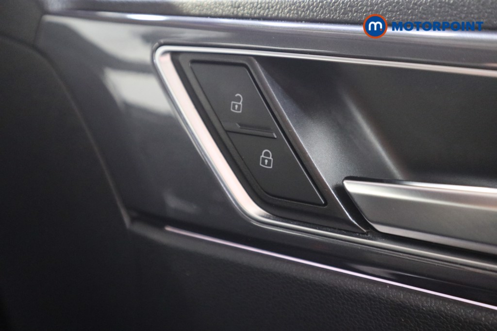 Volkswagen Polo R-Line Manual Petrol Hatchback - Stock Number (1590771) - 11th supplementary image