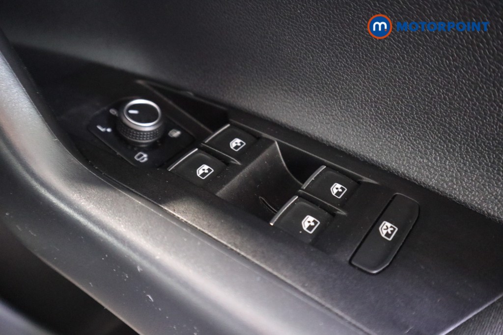 Volkswagen Polo R-Line Manual Petrol Hatchback - Stock Number (1590771) - 12th supplementary image