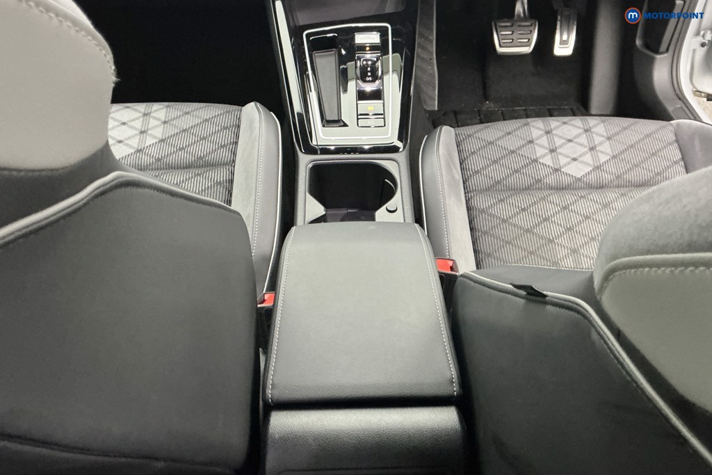 Volkswagen Golf R-Line Automatic Petrol Hatchback - Stock Number (1591625) - 11th supplementary image