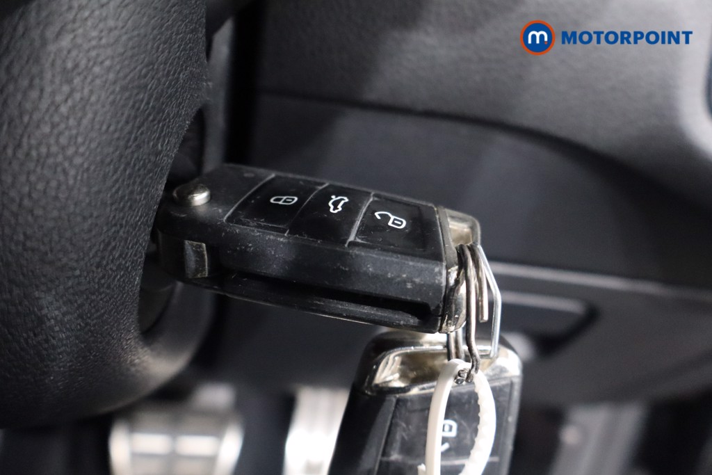 Volkswagen Golf R-Line Automatic Petrol Hatchback - Stock Number (1594373) - 13th supplementary image