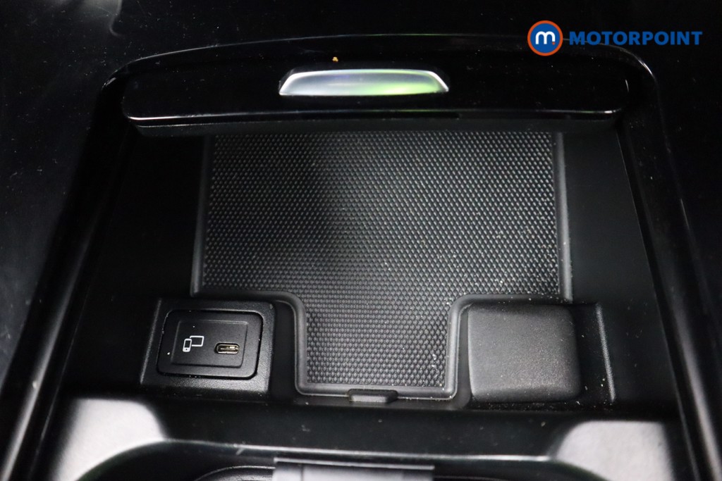 Mercedes-Benz A Class Amg Line Executive Edition Automatic Petrol Hatchback - Stock Number (1594585) - 14th supplementary image