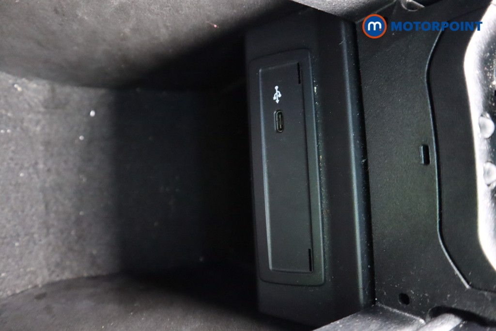 Mercedes-Benz A Class Amg Line Executive Edition Automatic Petrol Hatchback - Stock Number (1594585) - 17th supplementary image