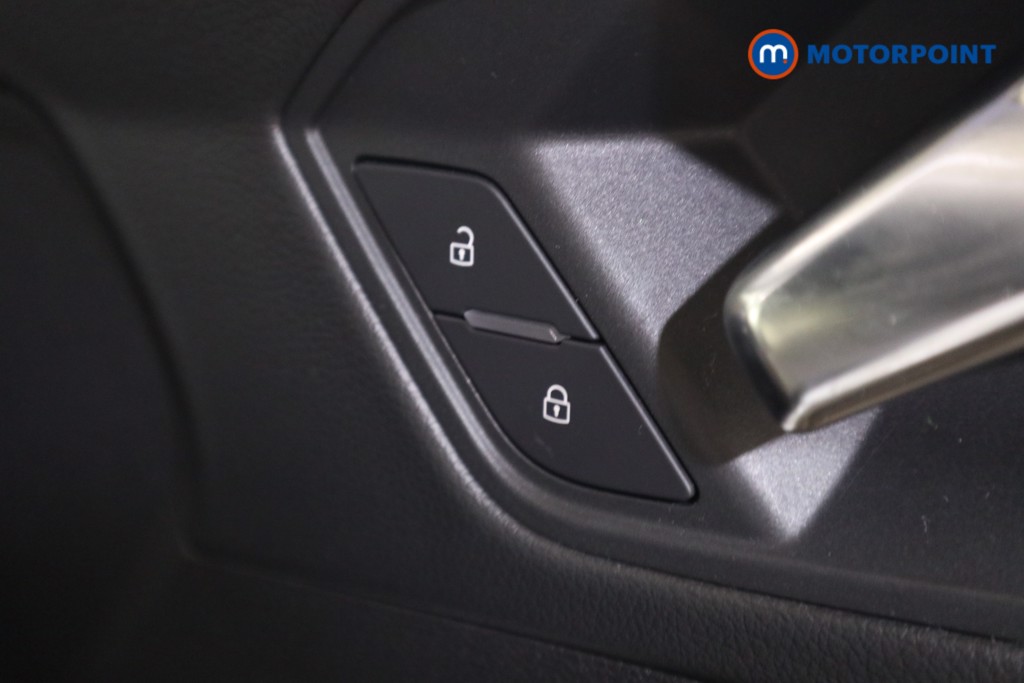 Audi Q3 Black Edition Manual Petrol SUV - Stock Number (1595177) - 14th supplementary image