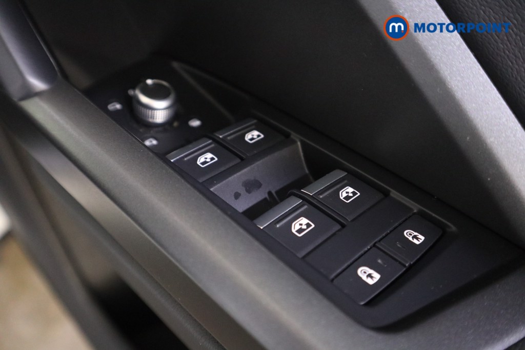 Audi Q3 Black Edition Manual Petrol SUV - Stock Number (1595177) - 15th supplementary image