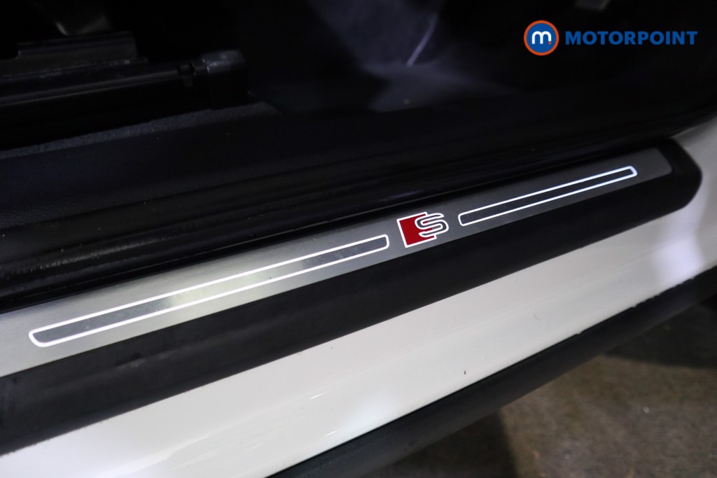 Audi Q3 Black Edition Manual Petrol SUV - Stock Number (1595177) - 16th supplementary image