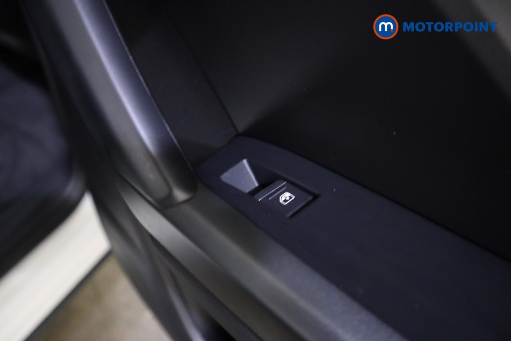 Audi Q3 Black Edition Manual Petrol SUV - Stock Number (1595177) - 21st supplementary image