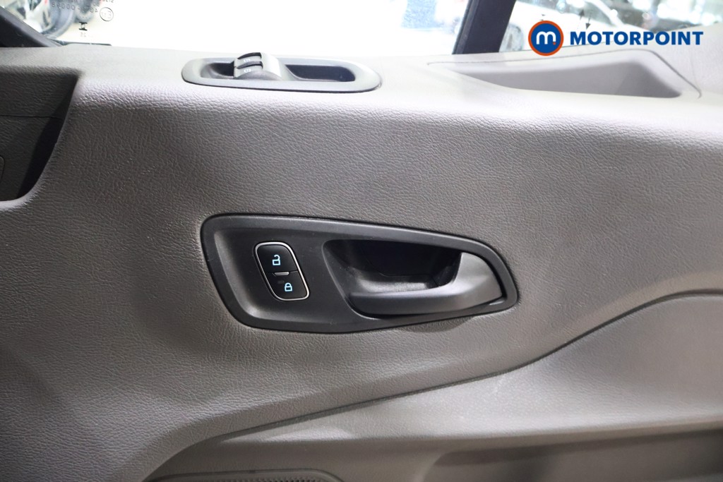 Ford Transit Limited Automatic Diesel Medium Roof Van - Stock Number (1595489) - 3rd supplementary image