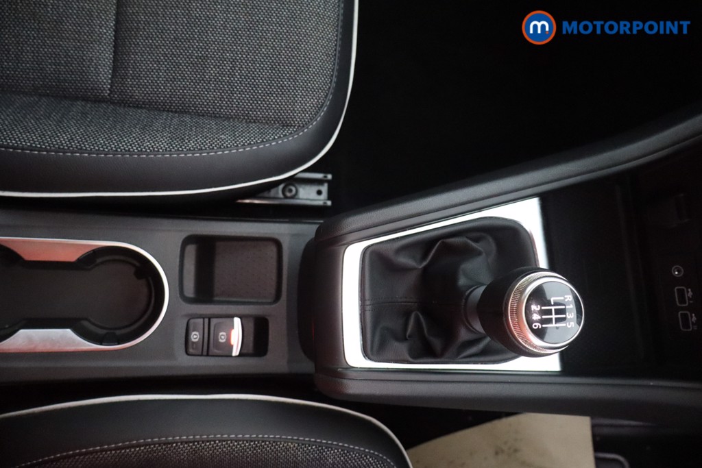 Renault Captur Techno Manual Petrol SUV - Stock Number (1595514) - 8th supplementary image