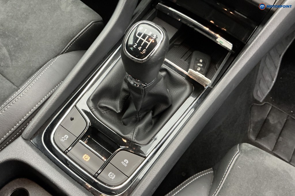 Skoda Karoq Se L Manual Petrol SUV - Stock Number (1595647) - 15th supplementary image