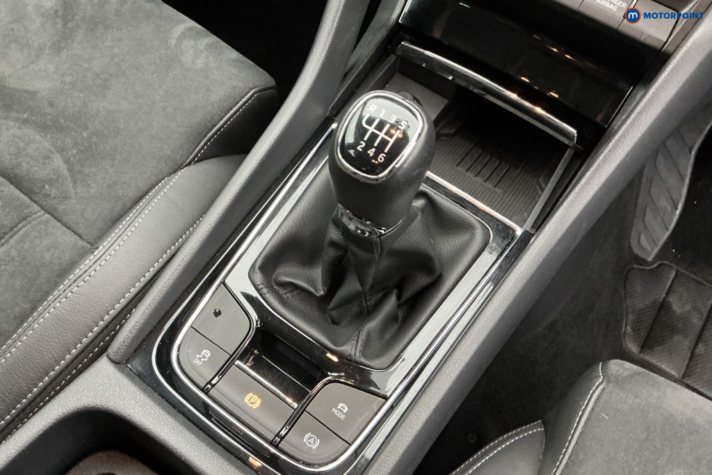 Skoda Karoq Se L Manual Petrol SUV - Stock Number (1595647) - 16th supplementary image
