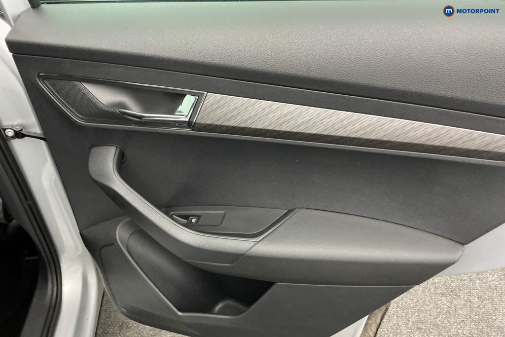 Skoda Karoq Se L Manual Petrol SUV - Stock Number (1595647) - 25th supplementary image