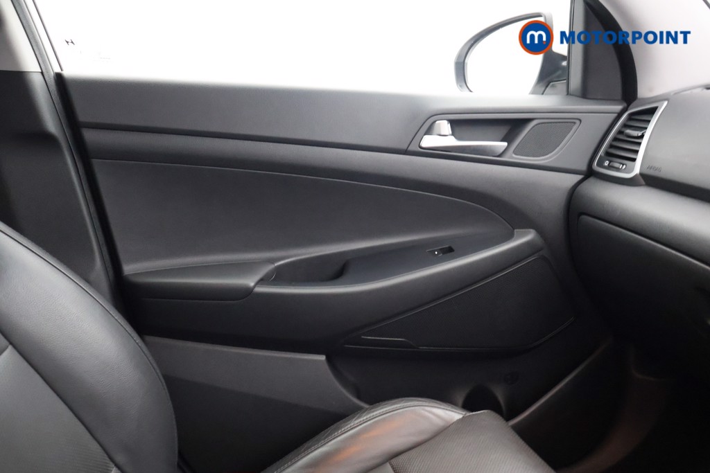 Hyundai Tucson Sport Edition Manual Petrol SUV - Stock Number (1595962) - 9th supplementary image
