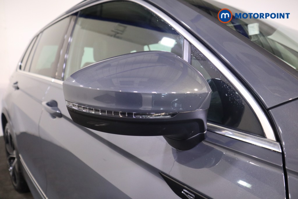 Volkswagen Tiguan R-Line Automatic Petrol SUV - Stock Number (1596594) - 32nd supplementary image