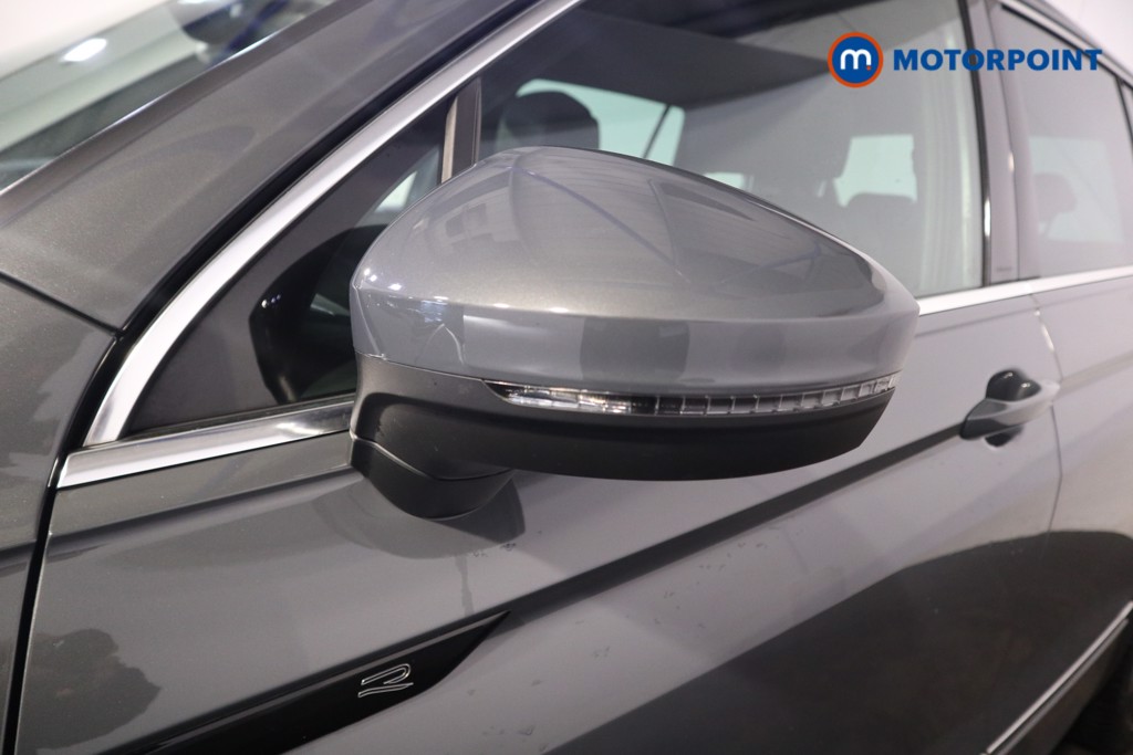 Volkswagen Tiguan R-Line Automatic Petrol SUV - Stock Number (1596594) - 33rd supplementary image