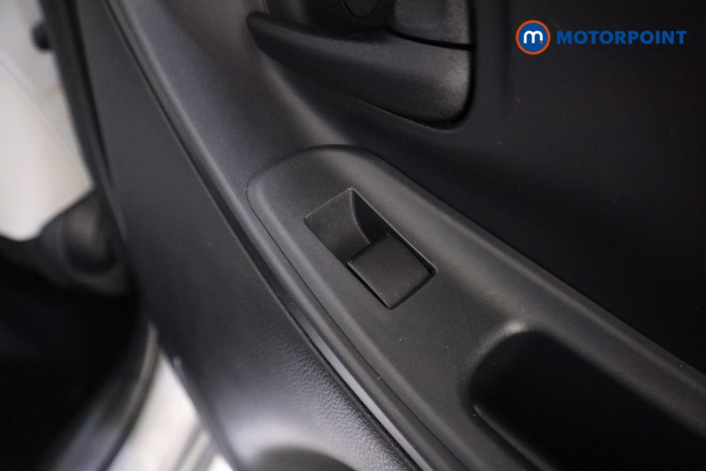 Toyota Yaris Excel Automatic Petrol-Electric Hybrid Hatchback - Stock Number (1596630) - 17th supplementary image