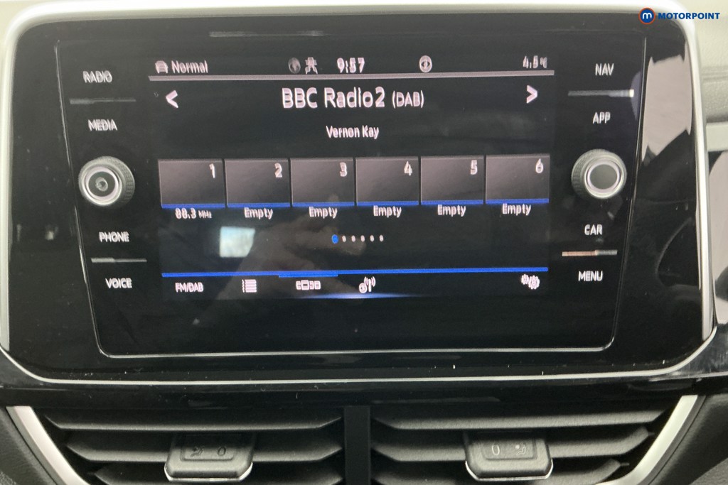 Volkswagen T-Roc R-Line Automatic Petrol SUV - Stock Number (1596756) - 2nd supplementary image