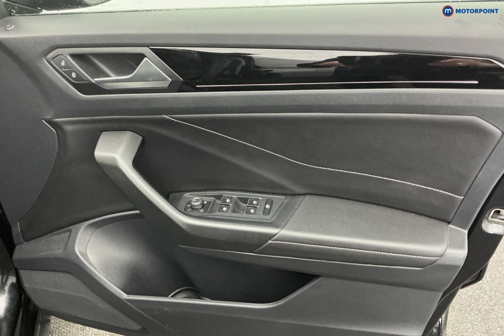 Volkswagen T-Roc R-Line Automatic Petrol SUV - Stock Number (1596756) - 22nd supplementary image