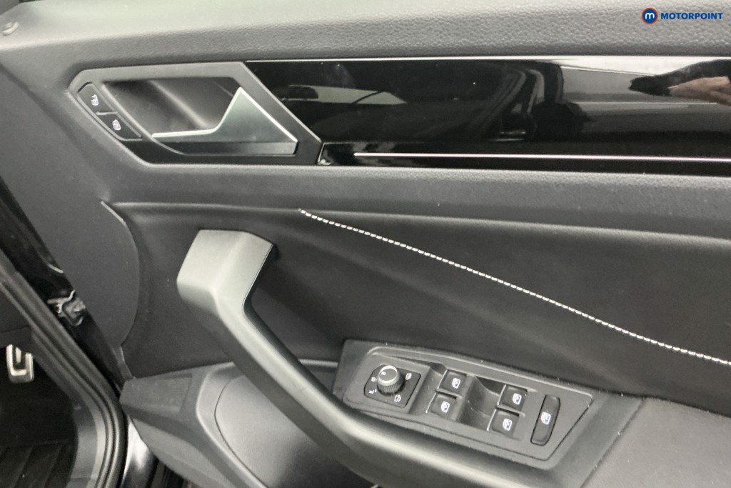 Volkswagen T-Roc R-Line Automatic Petrol SUV - Stock Number (1596756) - 23rd supplementary image