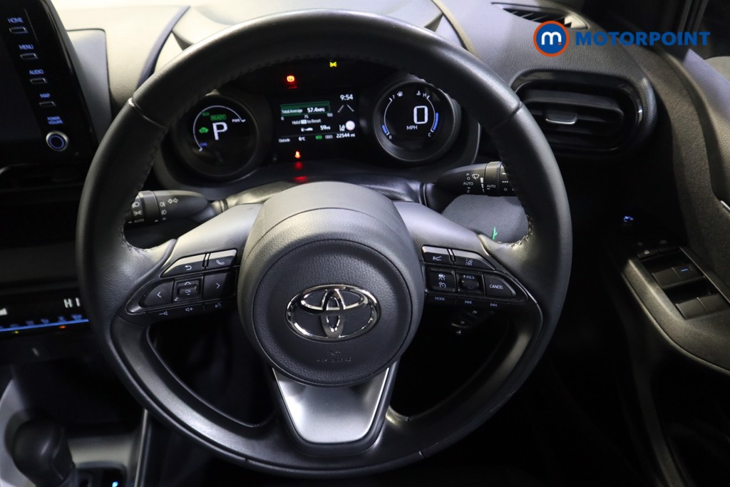 Toyota Yaris Design Automatic Petrol-Electric Hybrid Hatchback - Stock Number (1596832) - 2nd supplementary image