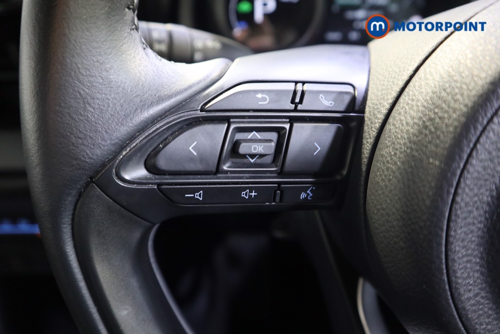 Toyota Yaris Design Automatic Petrol-Electric Hybrid Hatchback - Stock Number (1596832) - 3rd supplementary image