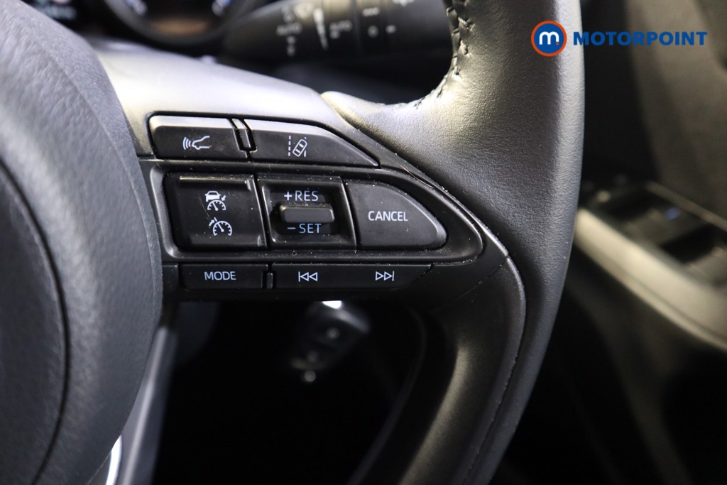 Toyota Yaris Design Automatic Petrol-Electric Hybrid Hatchback - Stock Number (1596832) - 4th supplementary image