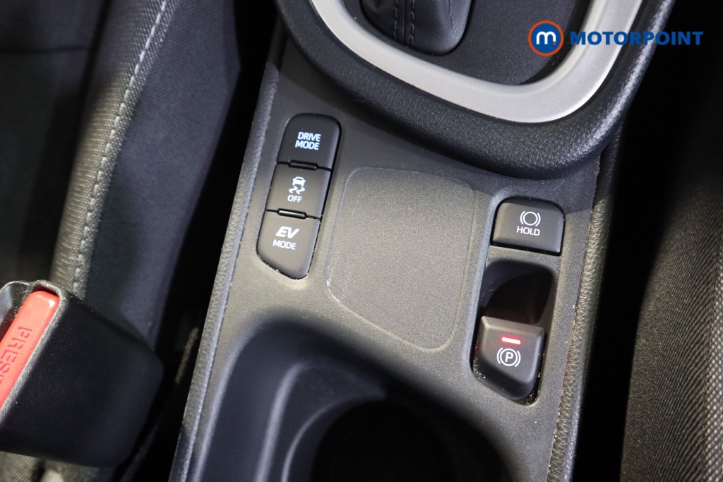 Toyota Yaris Design Automatic Petrol-Electric Hybrid Hatchback - Stock Number (1596832) - 8th supplementary image