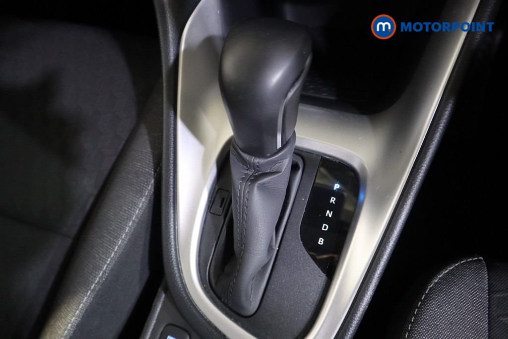 Toyota Yaris Design Automatic Petrol-Electric Hybrid Hatchback - Stock Number (1596832) - 9th supplementary image