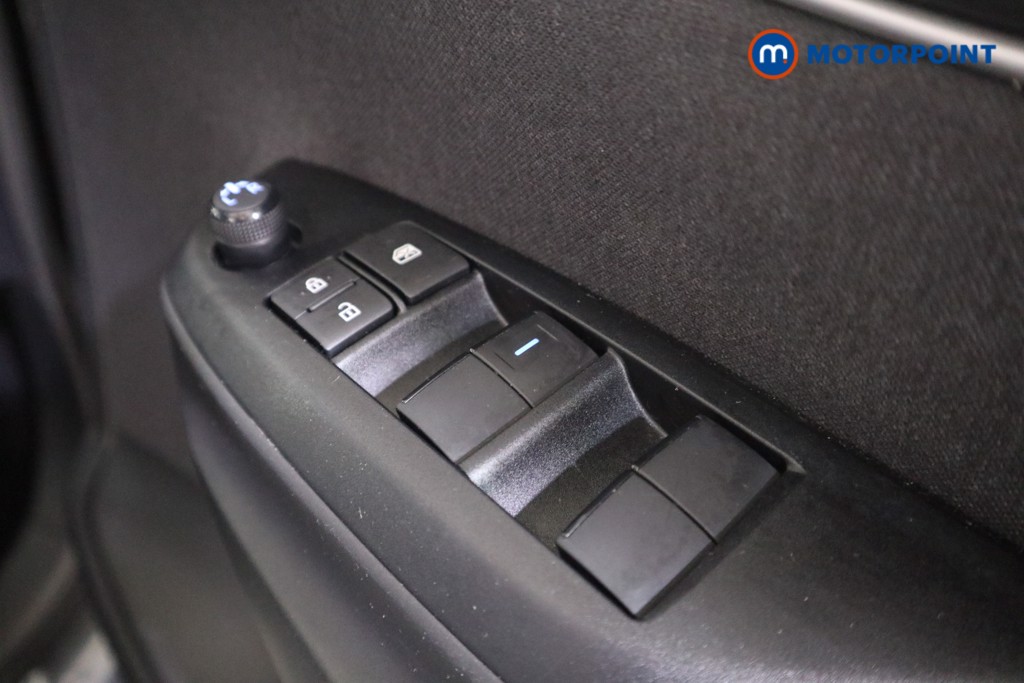 Toyota Yaris Design Automatic Petrol-Electric Hybrid Hatchback - Stock Number (1596832) - 11th supplementary image