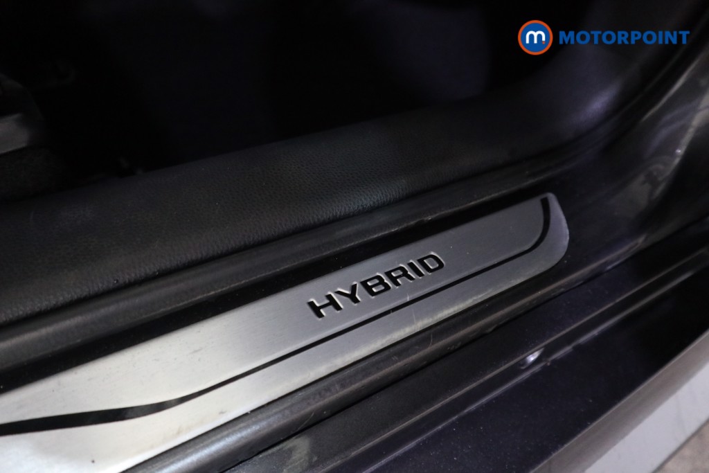 Toyota Yaris Design Automatic Petrol-Electric Hybrid Hatchback - Stock Number (1596832) - 12th supplementary image