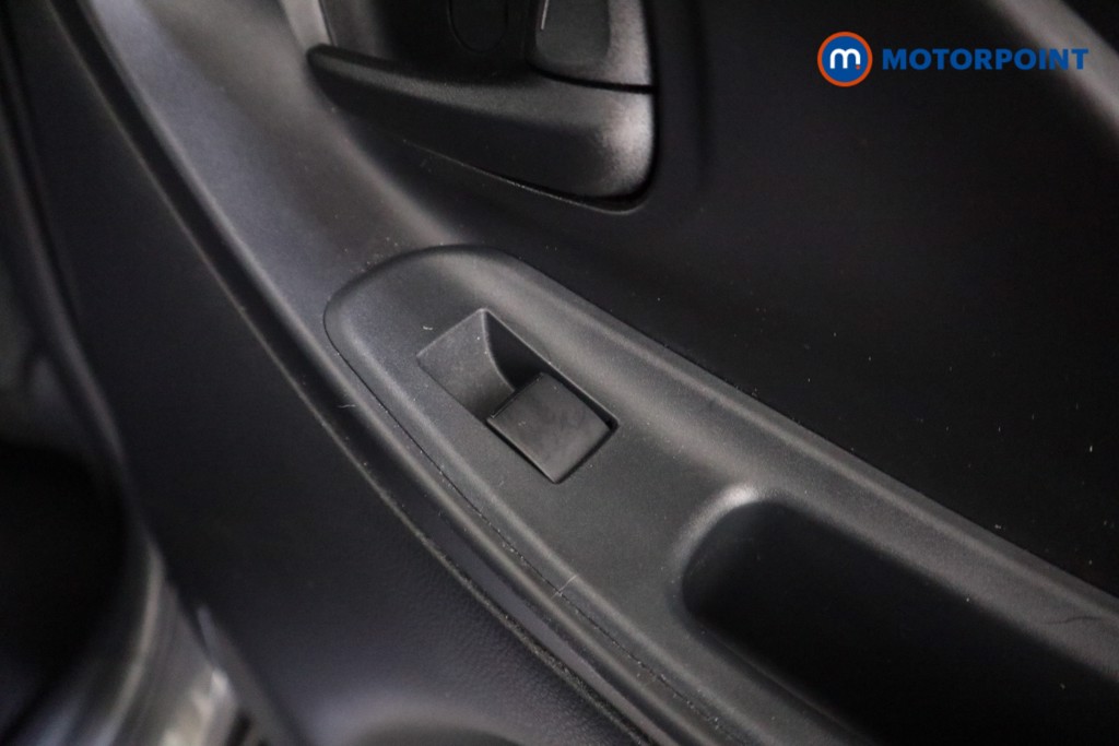 Toyota Yaris Design Automatic Petrol-Electric Hybrid Hatchback - Stock Number (1596832) - 16th supplementary image