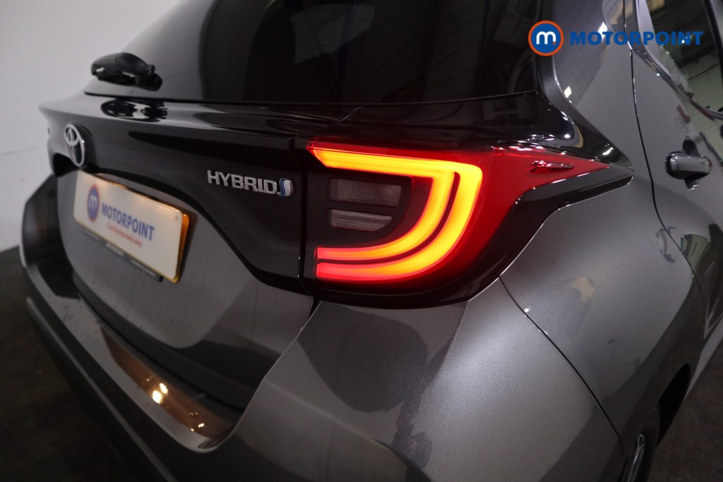 Toyota Yaris Design Automatic Petrol-Electric Hybrid Hatchback - Stock Number (1596832) - 25th supplementary image