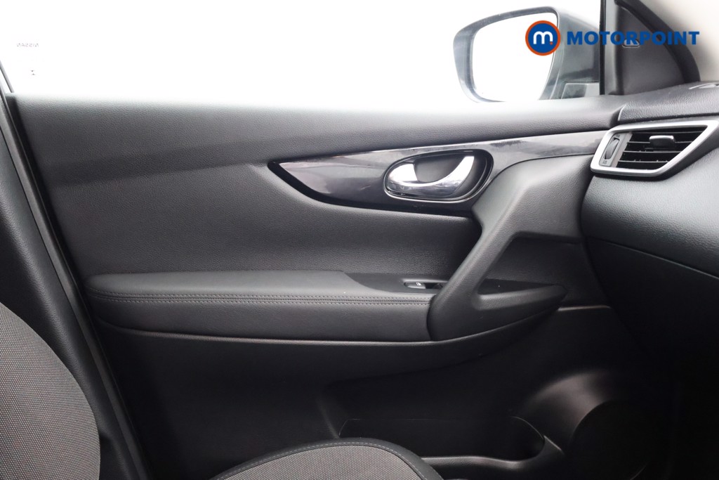 Nissan Qashqai N-Connecta Automatic Petrol SUV - Stock Number (1597366) - 8th supplementary image