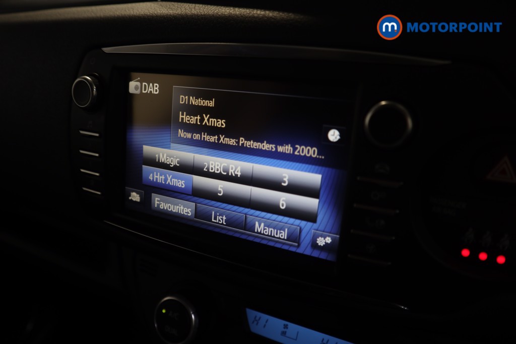 Toyota Yaris Y20 Automatic Petrol-Electric Hybrid Hatchback - Stock Number (1597574) - 6th supplementary image