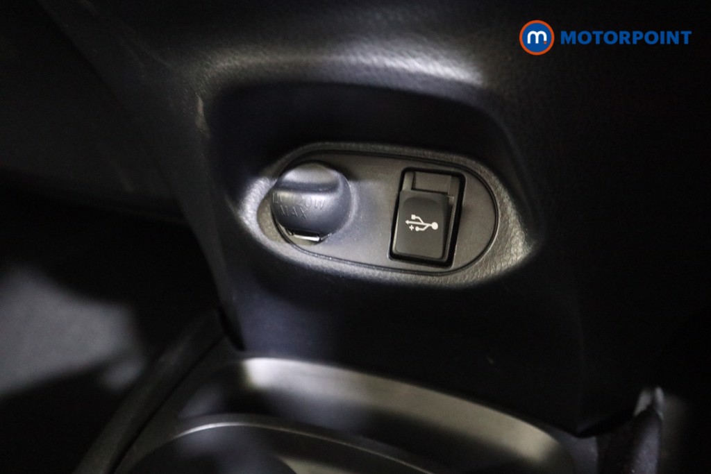 Toyota Yaris Y20 Automatic Petrol-Electric Hybrid Hatchback - Stock Number (1597574) - 8th supplementary image