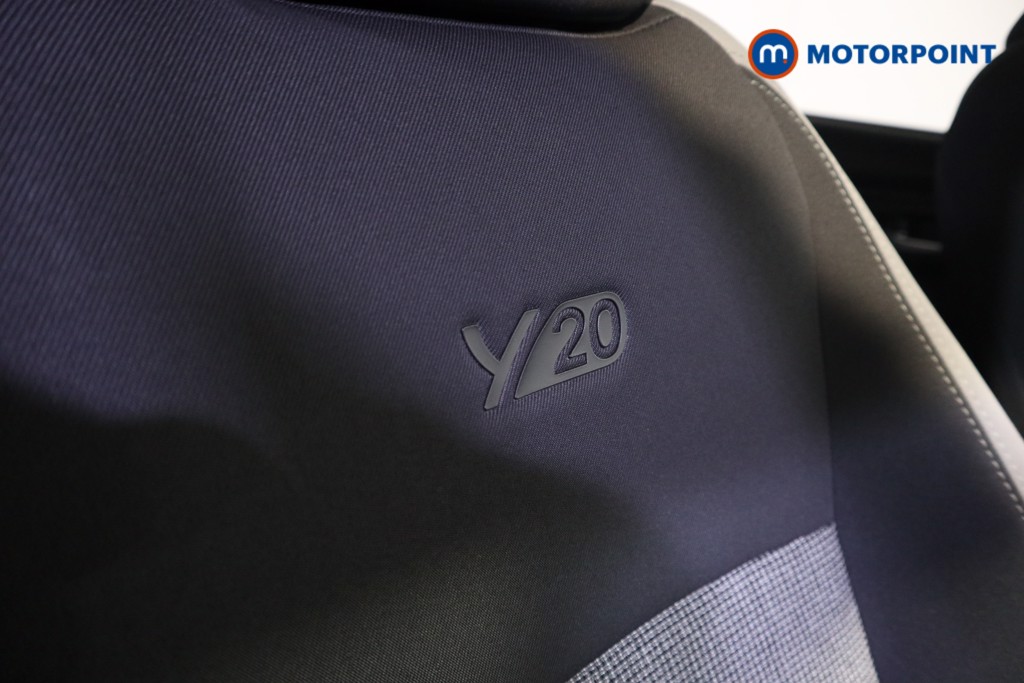 Toyota Yaris Y20 Automatic Petrol-Electric Hybrid Hatchback - Stock Number (1597574) - 14th supplementary image