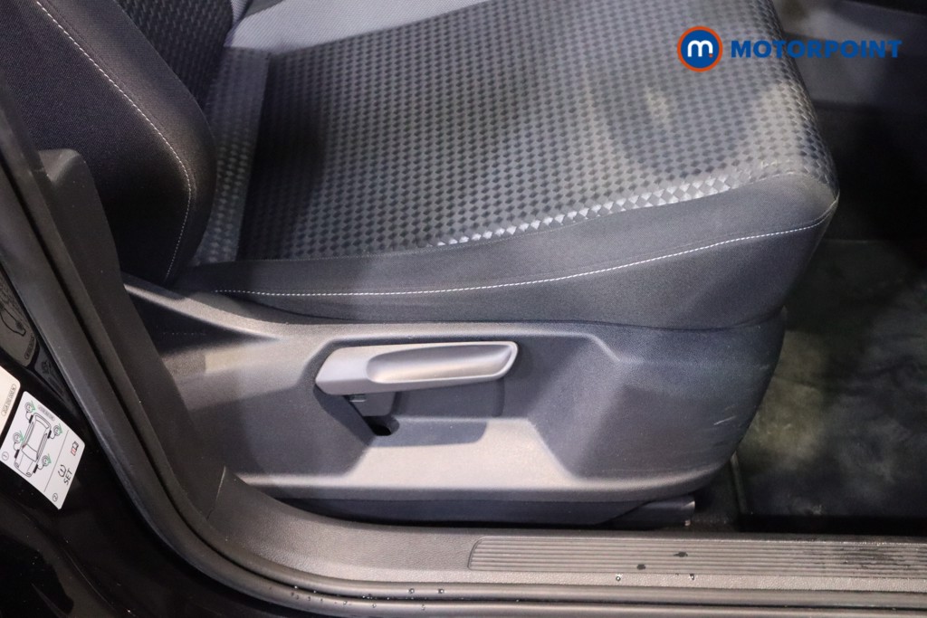 Volkswagen T-Roc Active Automatic Petrol SUV - Stock Number (1599075) - 16th supplementary image