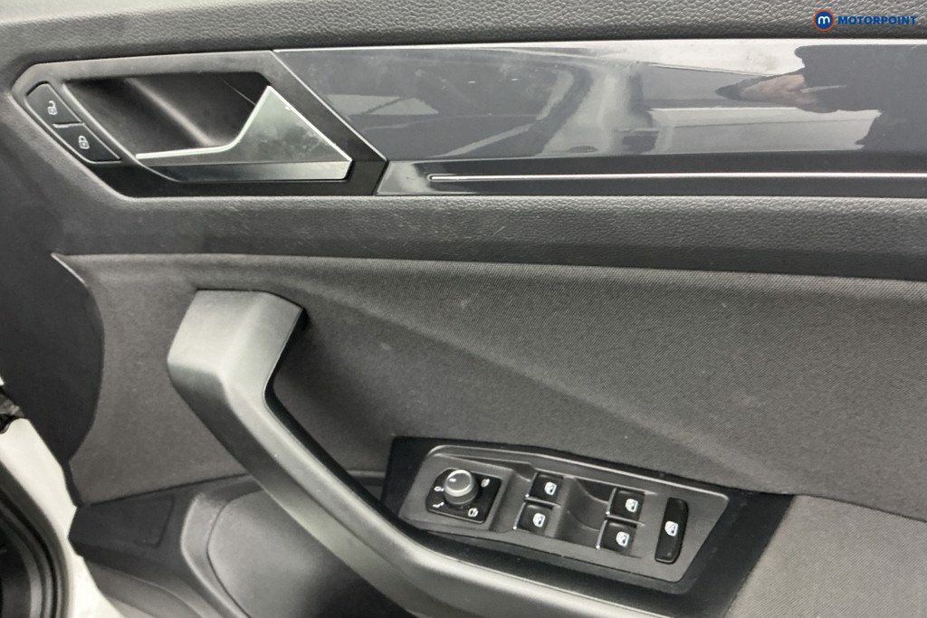 Volkswagen T-Roc SEL Automatic Petrol SUV - Stock Number (1571867) - 22nd supplementary image