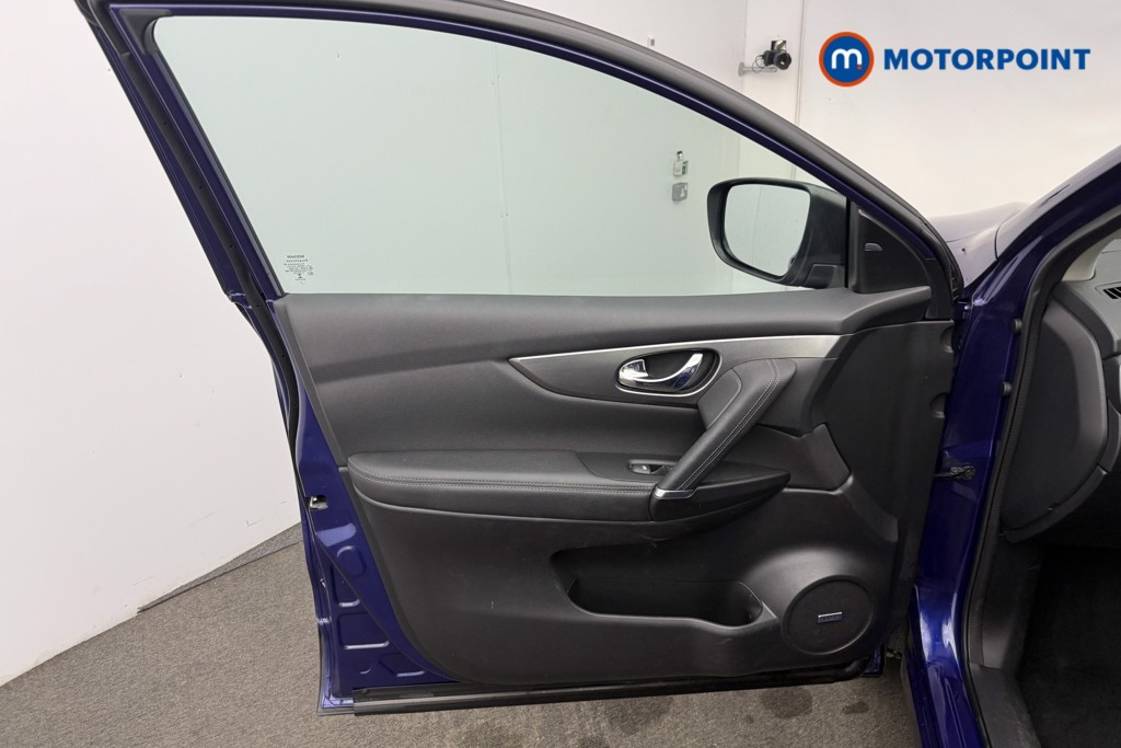 Nissan Qashqai Tekna Manual Petrol SUV - Stock Number (1581434) - 4th supplementary image