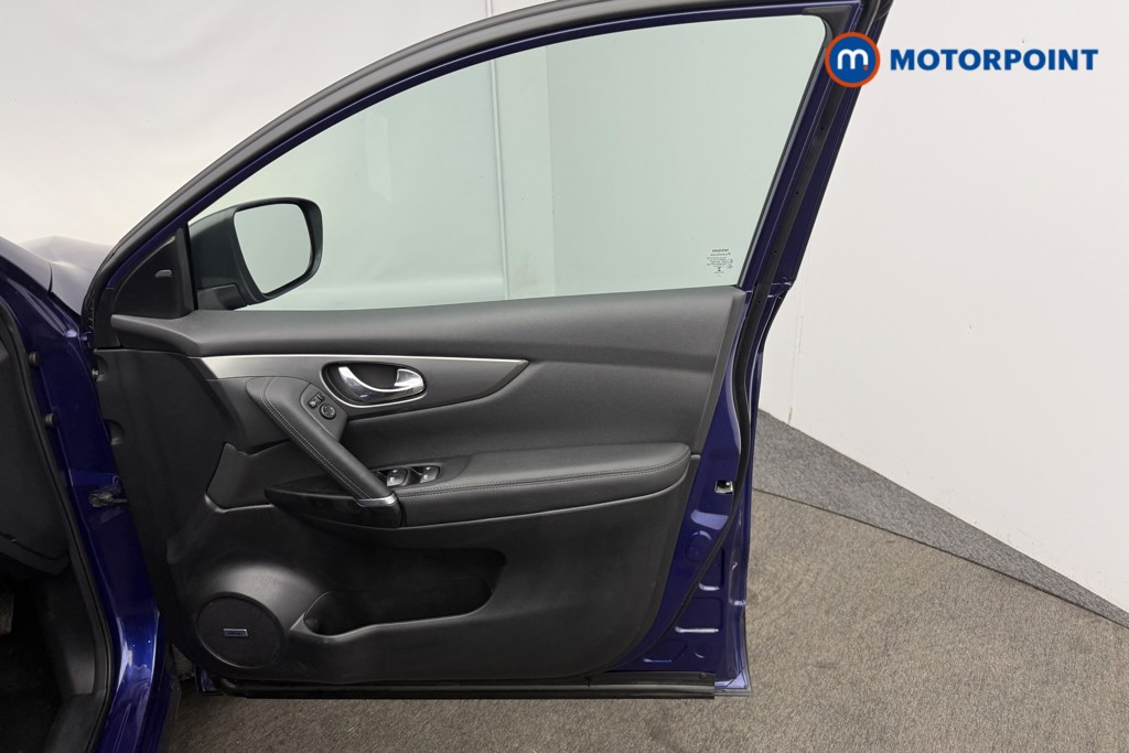 Nissan Qashqai Tekna Manual Petrol SUV - Stock Number (1581434) - 17th supplementary image