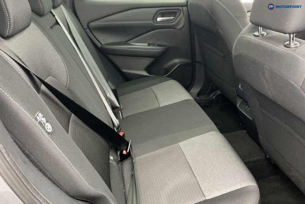 Nissan Qashqai N-Connecta Manual Petrol SUV - Stock Number (1588759) - 4th supplementary image