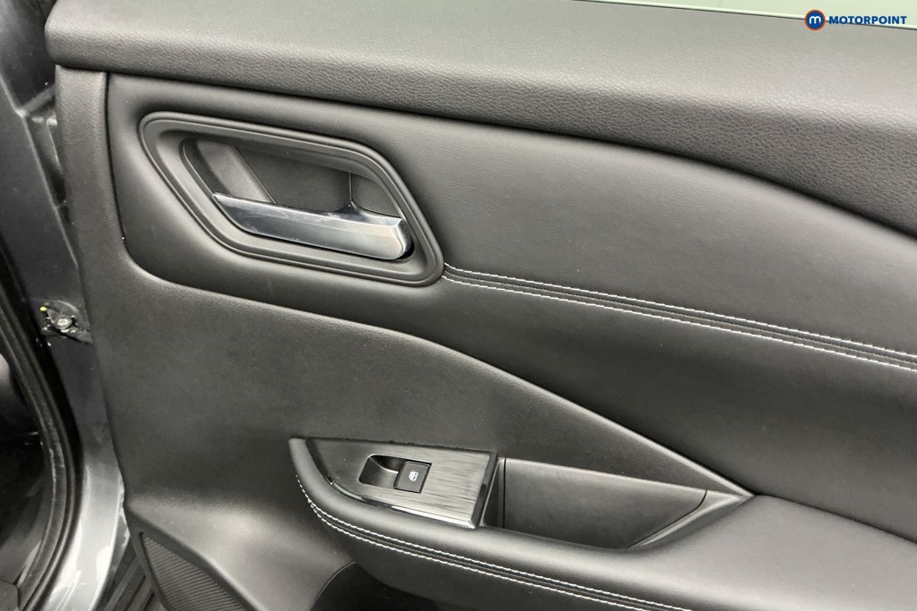 Nissan Qashqai N-Connecta Manual Petrol SUV - Stock Number (1588759) - 24th supplementary image