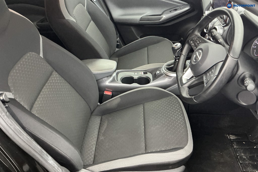Nissan Juke N-Connecta Manual Petrol SUV - Stock Number (1589406) - 5th supplementary image