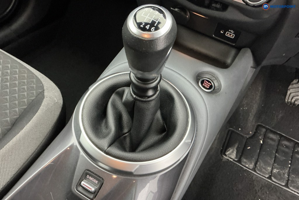 Nissan Juke N-Connecta Manual Petrol SUV - Stock Number (1589406) - 15th supplementary image