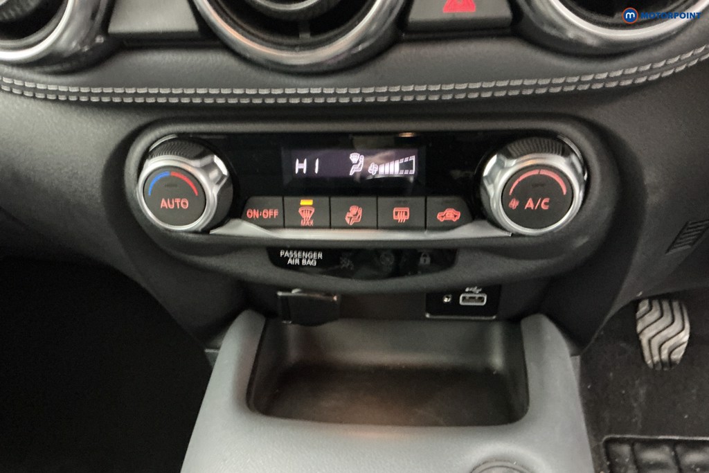 Nissan Juke N-Connecta Manual Petrol SUV - Stock Number (1589406) - 16th supplementary image