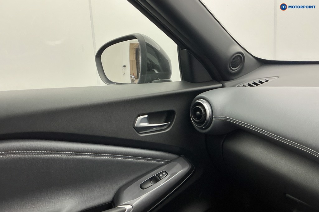 Nissan Juke N-Connecta Manual Petrol SUV - Stock Number (1589406) - 18th supplementary image