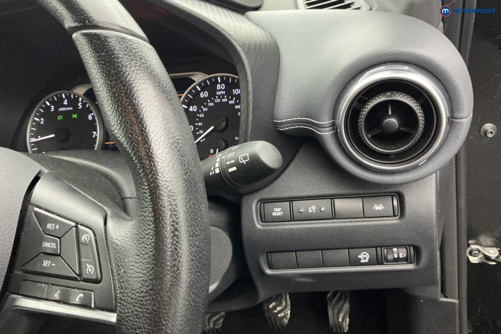 Nissan Juke N-Connecta Manual Petrol SUV - Stock Number (1589406) - 21st supplementary image