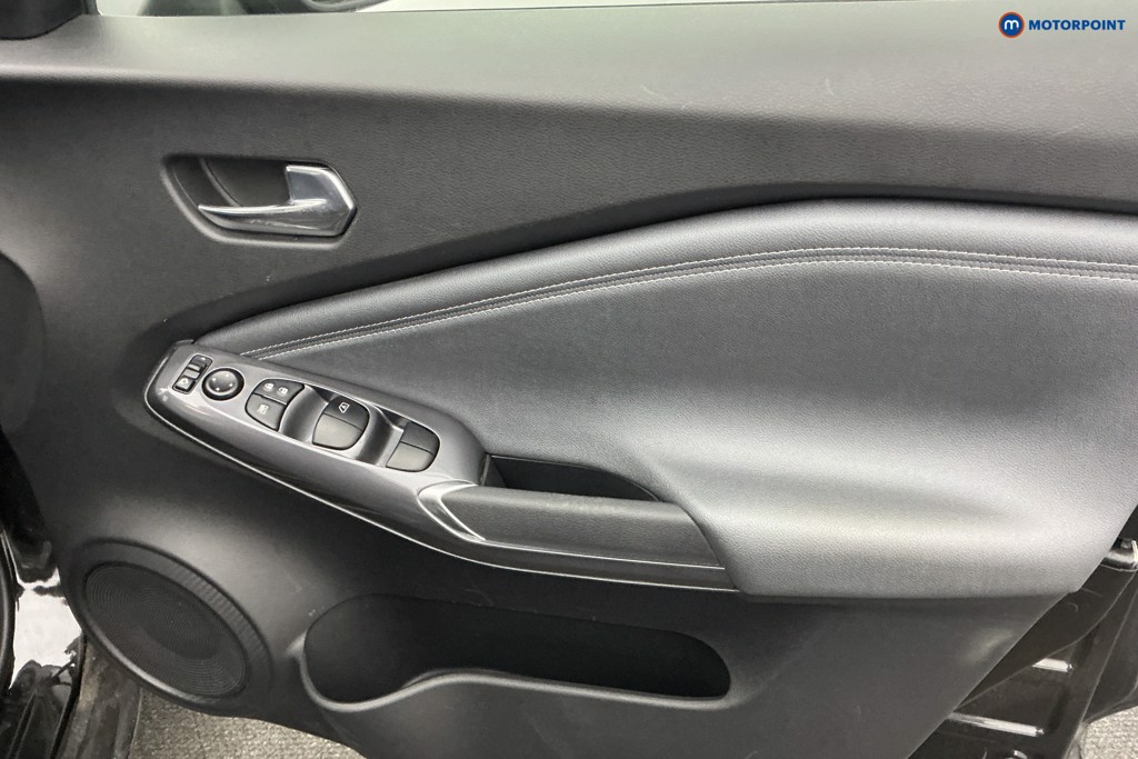 Nissan Juke N-Connecta Manual Petrol SUV - Stock Number (1589406) - 22nd supplementary image