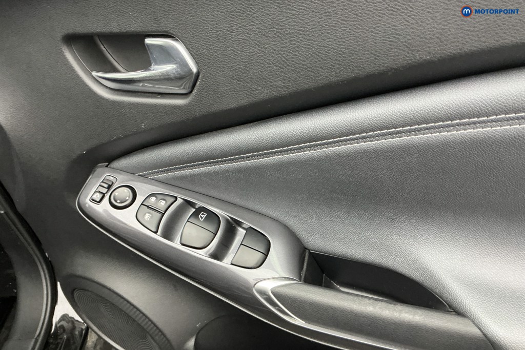 Nissan Juke N-Connecta Manual Petrol SUV - Stock Number (1589406) - 23rd supplementary image