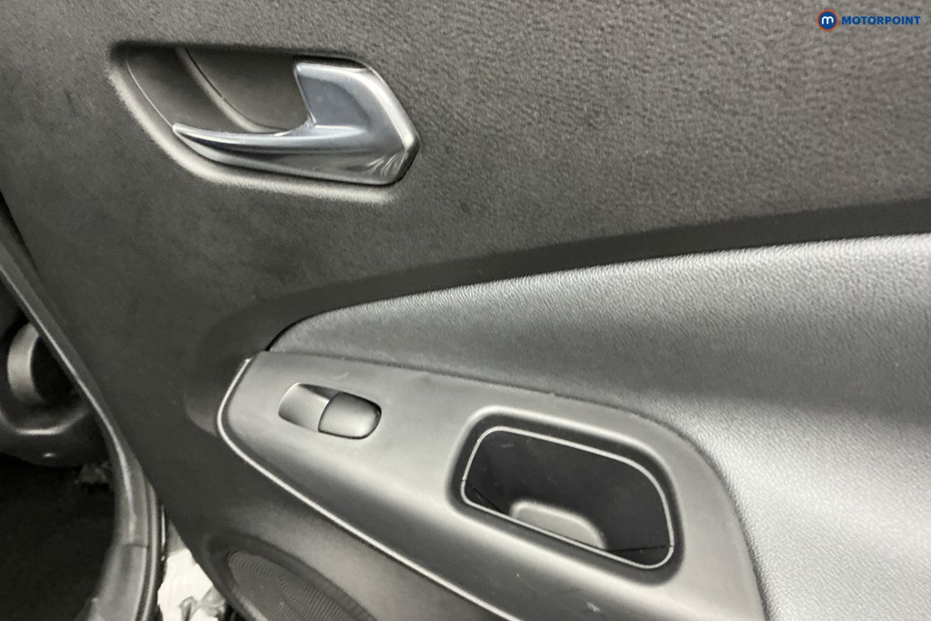 Nissan Juke N-Connecta Manual Petrol SUV - Stock Number (1589406) - 25th supplementary image